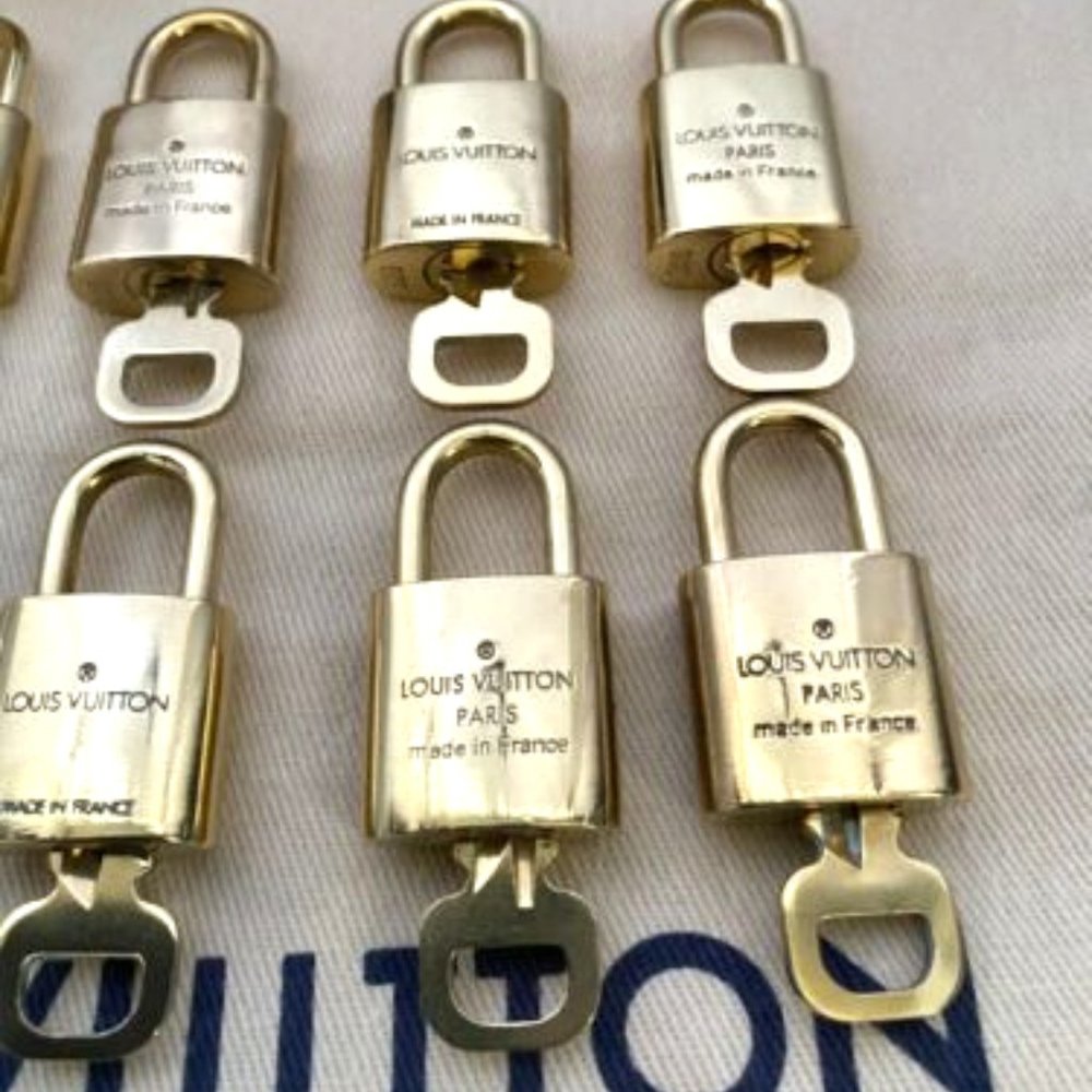 SALE! Louis Vuitton Lock & Key Gold Brass Authentic MINT - Picture 6 of 15
